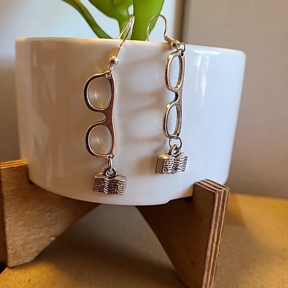 Handmade‎ Eyeglass & Book Dangle Drop Earrings Silver Tone Ladies NWOT School - Picture 7 of 10